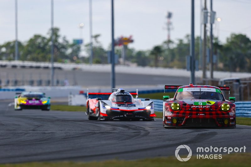 #9 PFAFF Motorsports Porsche 911 GT3 R, GTD: Dennis Olsen, Zacharie Robichon, Lars Kern, Patrick Pilet
