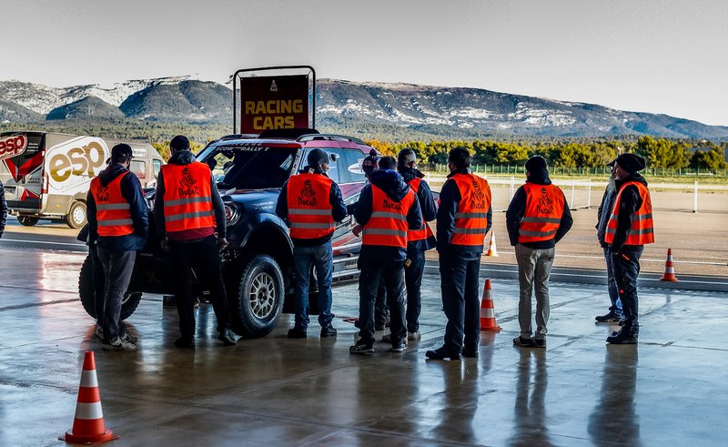 Verificaciones en Paul Ricard antes del embarque del Dakar 2020