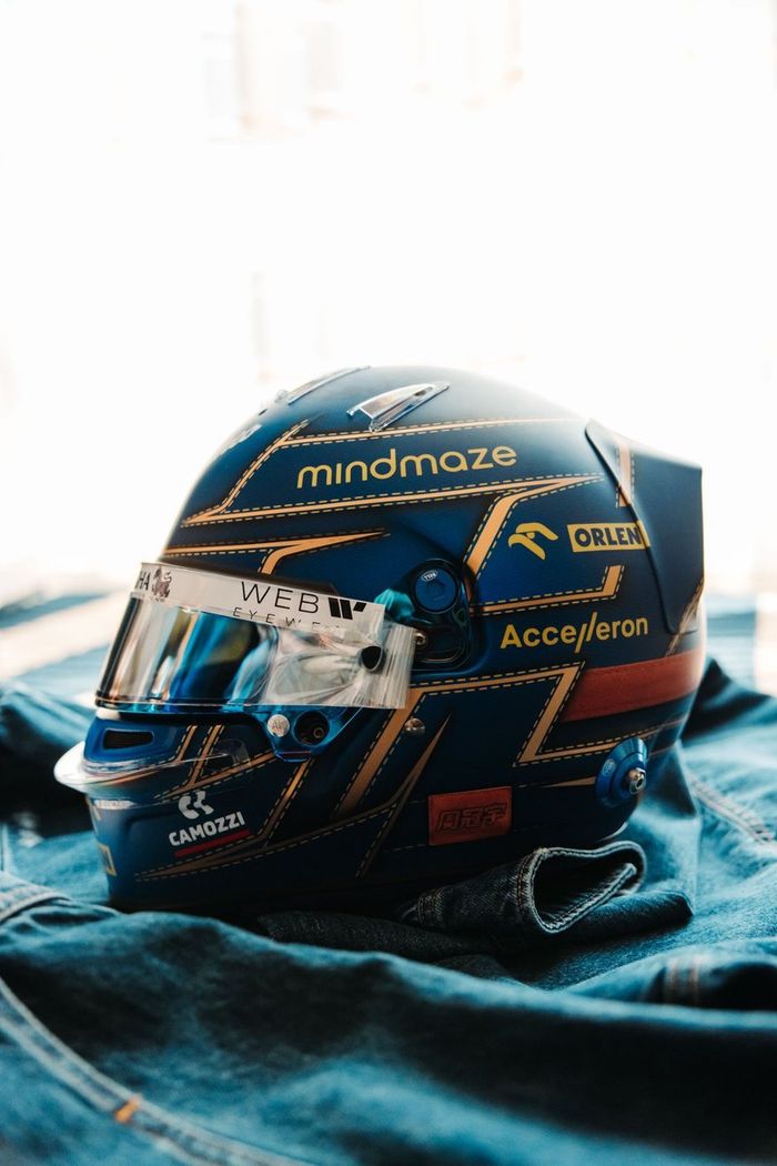 Casco de Guanyu Zhou, Alfa Romeo, Austin
