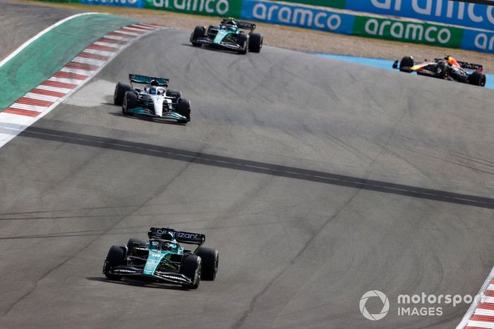 Lance Stroll, Aston Martin AMR22, George Russell, Mercedes W13, Sebastian Vettel, Aston Martin AMR22