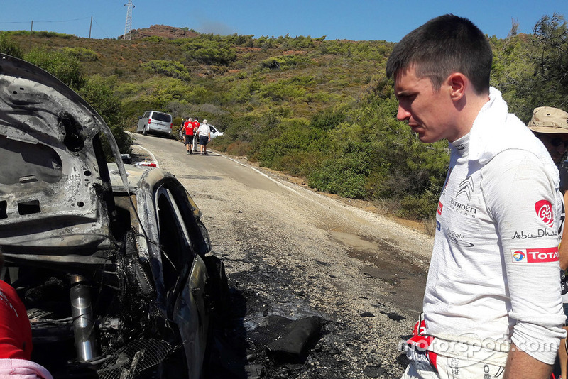 Coche quemado de Craig Breen, Scott Martin, Citroën World Rally Team Citroën C3 WRC