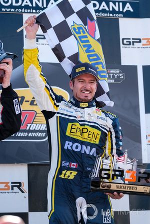 Podium: race winner Alex Tagliani