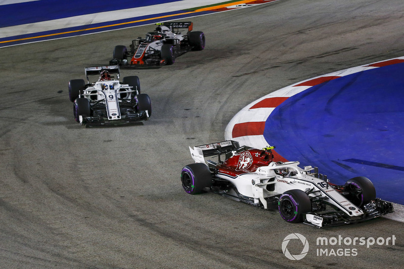 Charles Leclerc, Sauber C37, Marcus Ericsson, Sauber C37 et Kevin Magnussen, Haas F1 Team VF-18 