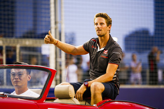 Romain Grosjean, Haas F1 Team, lors de la parade des pilotes