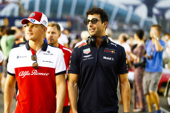 Marcus Ericsson, Sauber ve Daniel Ricciardo, Red Bull Racing, pilotlar geçit töreninde