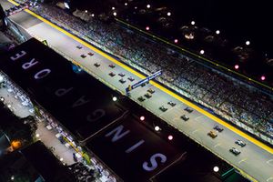 Lewis Hamilton, Mercedes AMG F1 W09 EQ Power+, Max Verstappen, Red Bull Racing RB14, and Sebastian Vettel, Ferrari SF71H, lead the field away at the start of the race