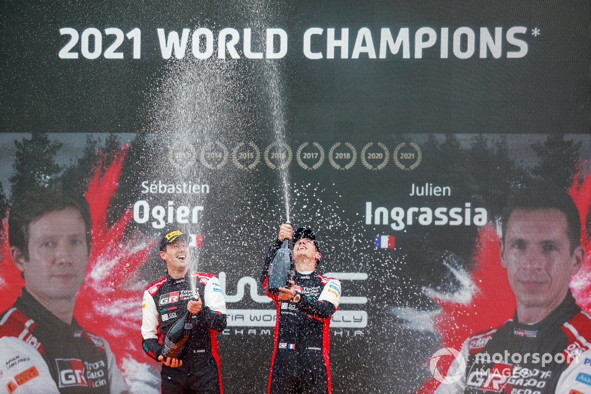 Podio: Campeones Sébastien Ogier, Julien Ingrassia, Toyota Gazoo Racing WRT Toyota Yaris WRC