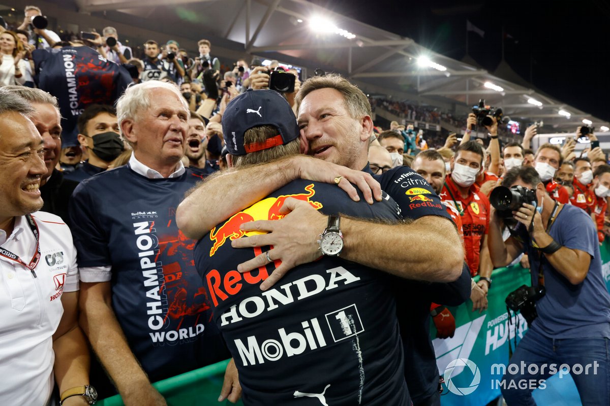 Max Verstappen, Red Bull Racing, 1a posizione, Christian Horner, Team Principal, Red Bull Racing, festeggiare in Parc Ferme