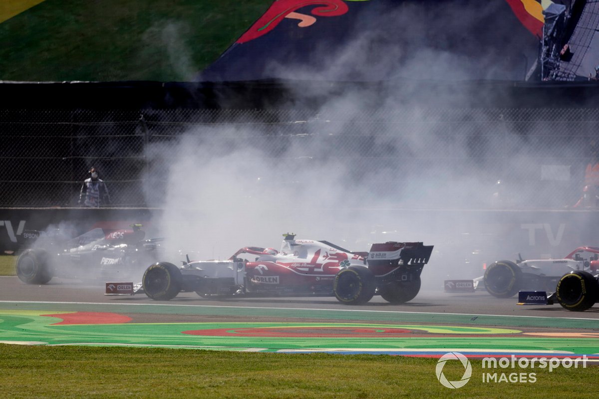 Testacoda di Valtteri Bottas, Mercedes W12 e Antonio Giovinazzi, Alfa Romeo Racing C41, passes
