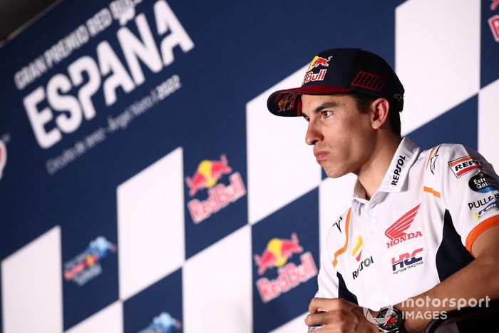 Marc Márquez, Repsol Honda Team, estira el brazo