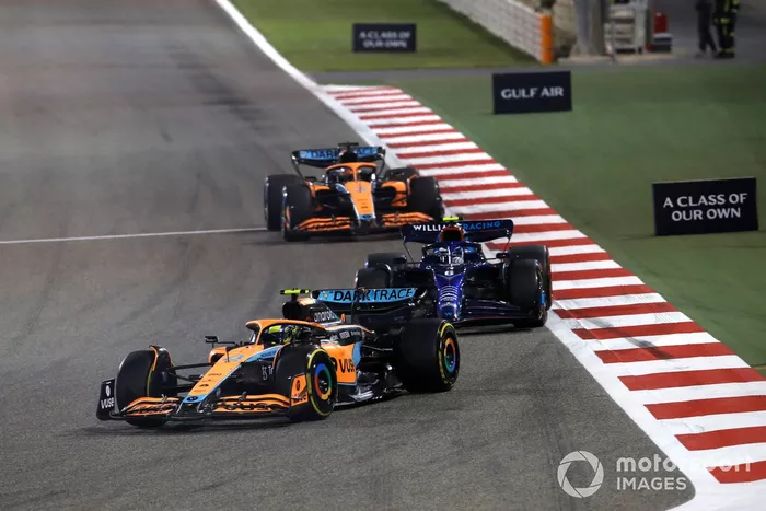 Lando Norris, McLaren MCL36, Nicholas Latifi, Williams FW44, Daniel Ricciardo, McLaren MCL36