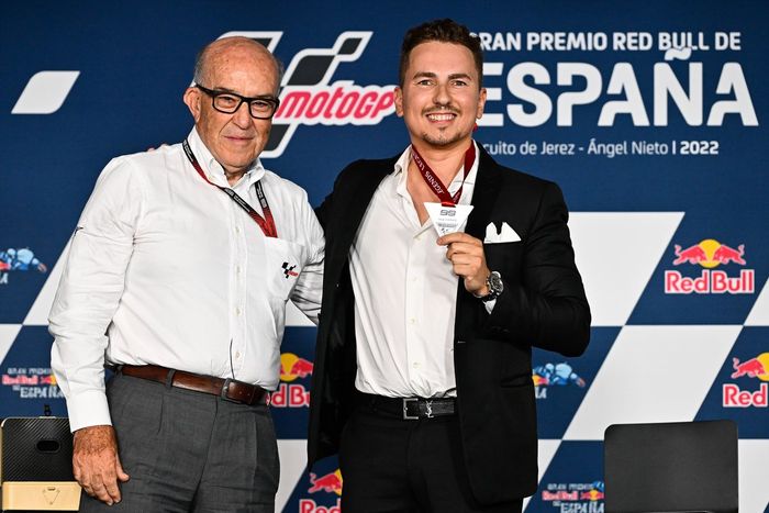 El CEO de Dorna Sports, Carmelo Ezpeleta y Jorge Lorenzo, MotoGP Legend