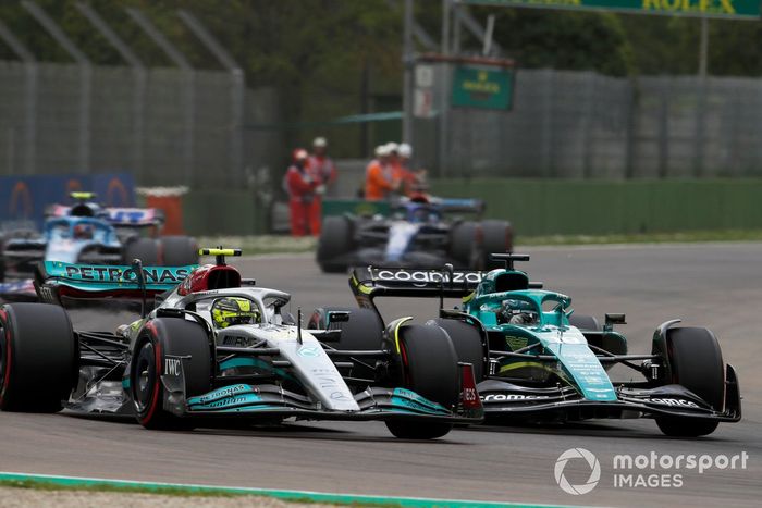 Lewis Hamilton, Mercedes W13, lucha con Lance Stroll, Aston Martin AMR22