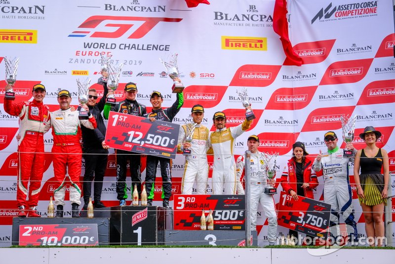 Podio Pro-Am: Ganador #519 Orange 1 FFF Racing Team Lamborghini Huracan GT3 Evo: Hiroshi Hamaguchi, Phil Keen, segundo lugar #52 AF Corse Ferrari 488 GT3: Louis Machiels, Andrea Bertolini, tercer puesto #24 Sainteloc Racing Audi R8 LMS GT3: Nyls Stievenart, Stéphane Ortelli 