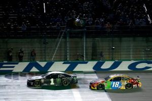 Ganador Kurt Busch, Chip Ganassi Racing, Chevrolet Camaro Monster Energy, Kyle Busch, Joe Gibbs Racing, Toyota Camry M&M's