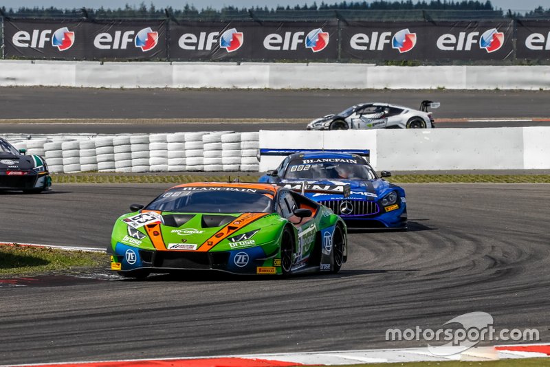 #63 GRT Grasser Racing Team Lamborghini Huracan GT3 Evo: Christian Engelhart, Mirko Bortolotti