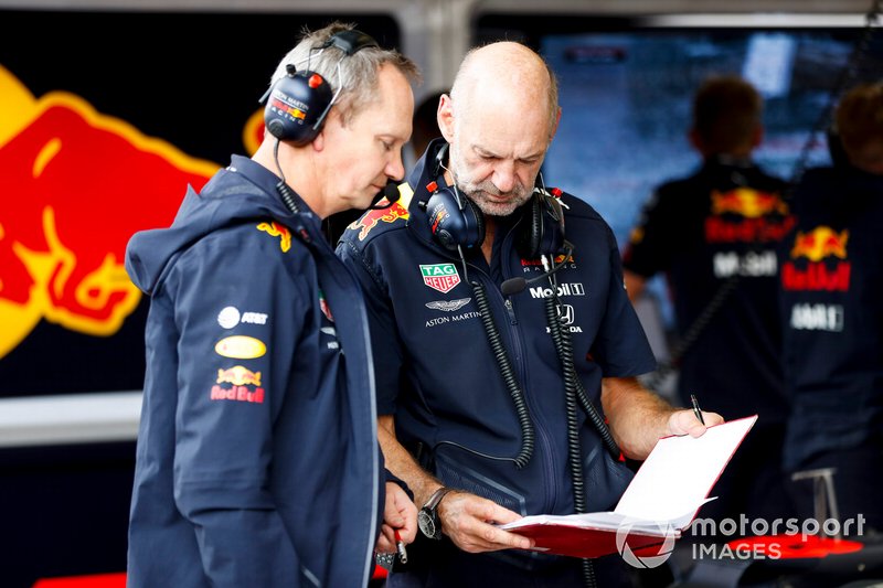 Paul Monaghan, Chief Engineer, Red Bull Racing, and Adrian Newey, Chief Technical Officer, Red Bull Racing