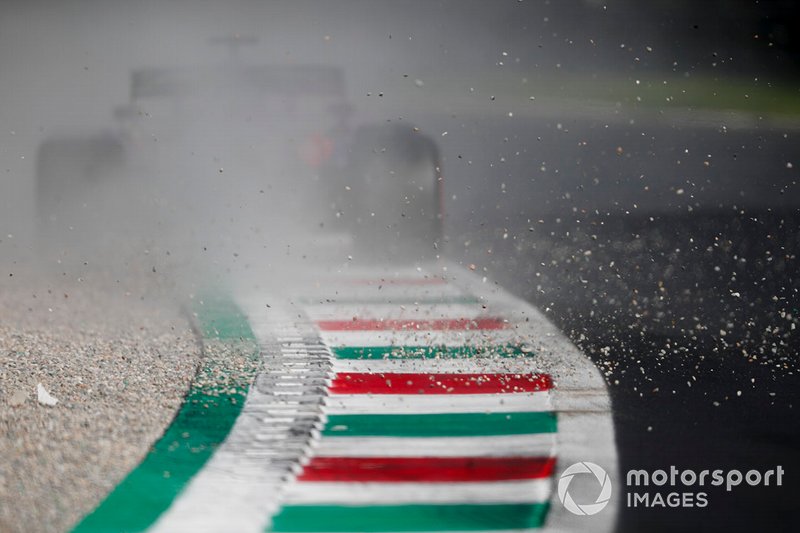 Daniil Kvyat, Toro Rosso STR14, soulève du gravier