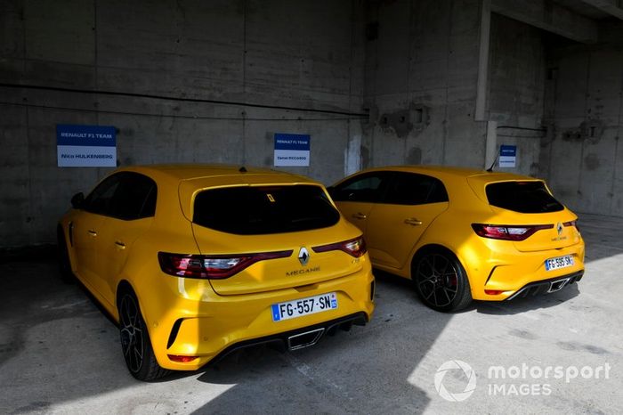 Los coches de Nico Hulkenberg, Renault F1 Team y Daniel Ricciardo, Renault F1 Team en el parking del Hungaroring