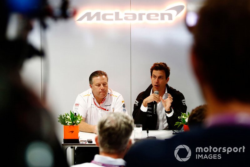 Исполнительный директор McLaren Зак Браун и руководитель Mercedes AMG F1 Тото Вольф объявляют о подписании контракта на поставку моторов