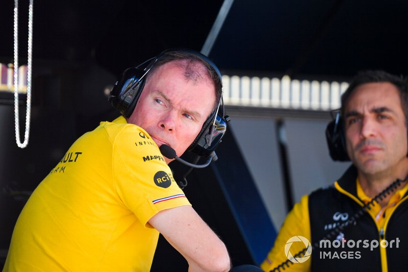 Alan Permane, Trackside Operations Director, Renault F1 Team and Cyril Abiteboul, Managing Director, Renault F1 Team