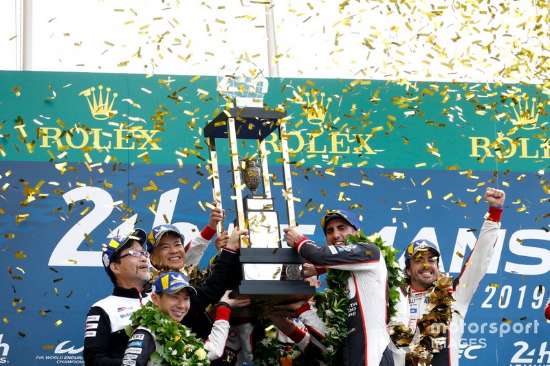 Podium: #8 Toyota Gazoo Racing Toyota TS050: Sébastien Buemi, Kazuki Nakajima, Fernando Alonso, #7 Toyota Gazoo Racing Toyota TS050: Mike Conway, Kamui Kobayashi, Jose Maria Lopez