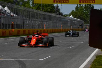 Sebastian Vettel, Ferrari SF90, Lewis Hamilton, Mercedes AMG F1 W10