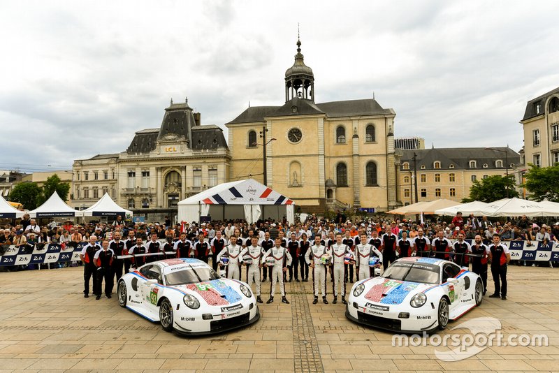 #93 Porsche GT Team Porsche 911 RSR: Patrick Pilet, Nick Tandy, Earl Bamber; #94 Porsche GT Team Porsche 911 RSR: Sven Müller, Mathieu Jaminet, Dennis Olsen