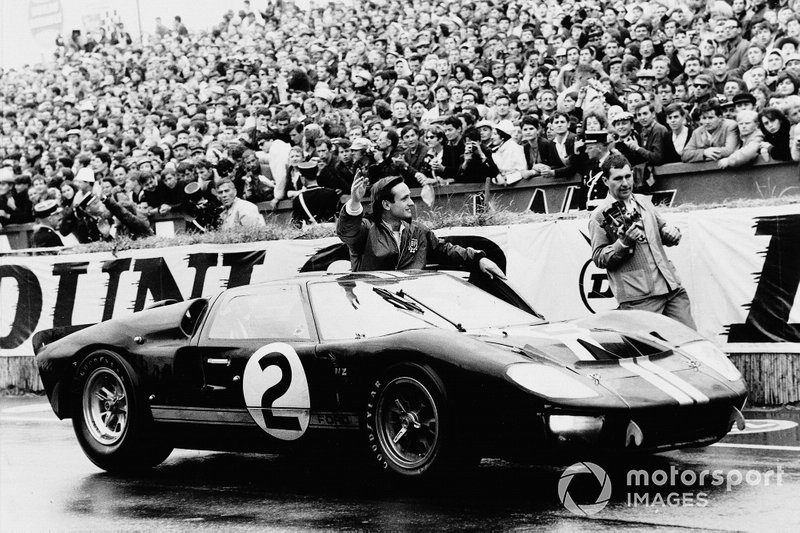 #2 Shelby  American Inc. Ford Mk II:  Bruce McLaren, Chris Amon