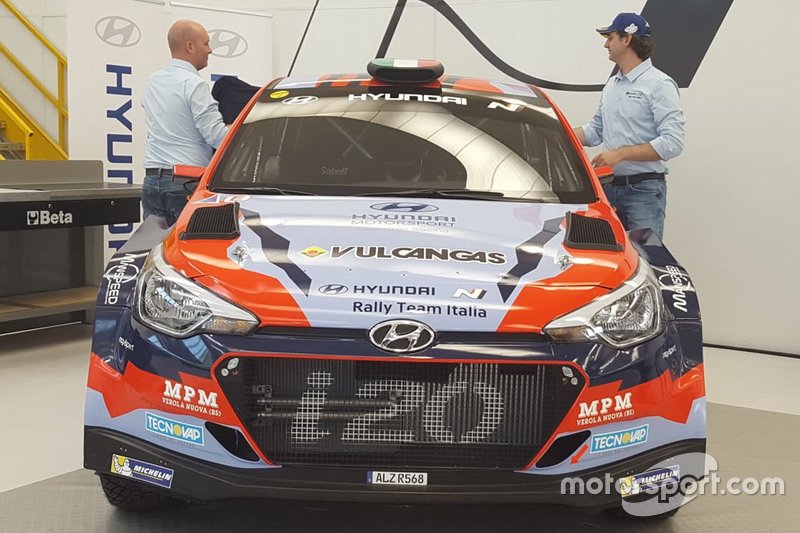 Il pilota Umberto Scandola e Riccardo Scandola, capo di S.A. Motorsport