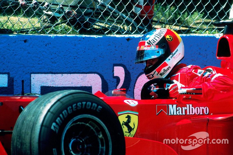 Michael Schumacher tras el accidente en el Muro de los Campeones