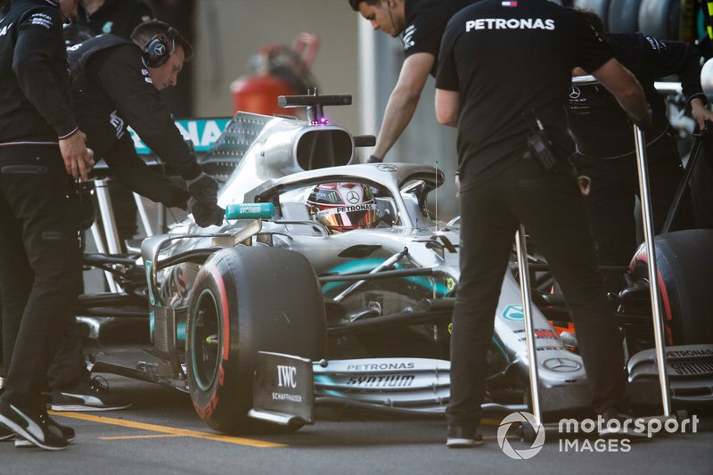 Lewis Hamilton, Mercedes AMG F1 W10, ai box