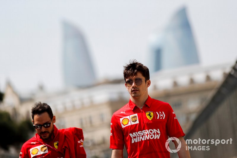 Charles Leclerc, Ferrari cammina in pista con i suoi ingegneri