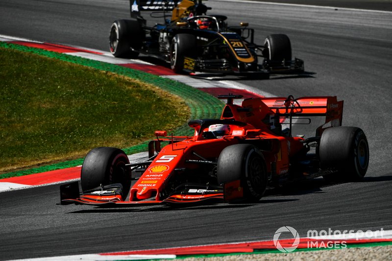 Sebastian Vettel, Ferrari SF90, Kevin Magnussen, Haas F1 Team VF-19
