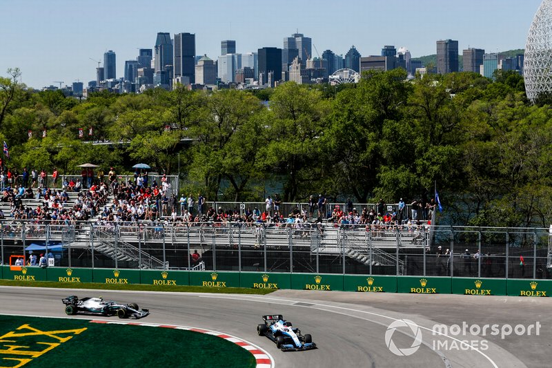 George Russell, Williams Racing FW42, leads Valtteri Bottas, Mercedes AMG W10