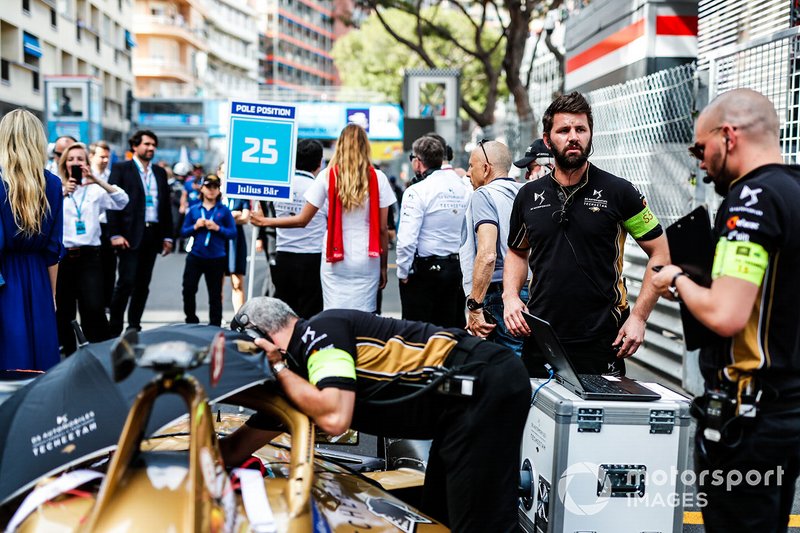 Engineers prepare Jean-Eric Vergne's, DS TECHEETAH, DS E-Tense FE19 on the grid