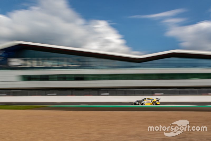 #99 ROWE Racing Porsche 911 GT3 R: Dennis Olsen, Dirk Werner, Matt Campbell
