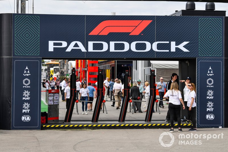 L'entrée du paddock