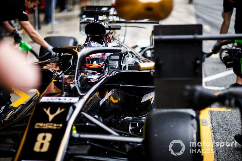 Romain Grosjean, Haas F1 Team VF-19, dans la voie des stands