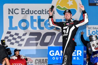 Race Winner Kyle Busch, Kyle Busch Motorsports, Toyota Tundra Cessna
