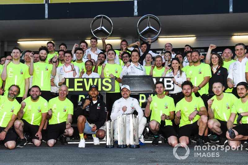 Lewis Hamilton, Mercedes AMG F1, 2nd position, Valtteri Bottas, Mercedes AMG F1, 1st position, and the Mercedes team celebrate after the race