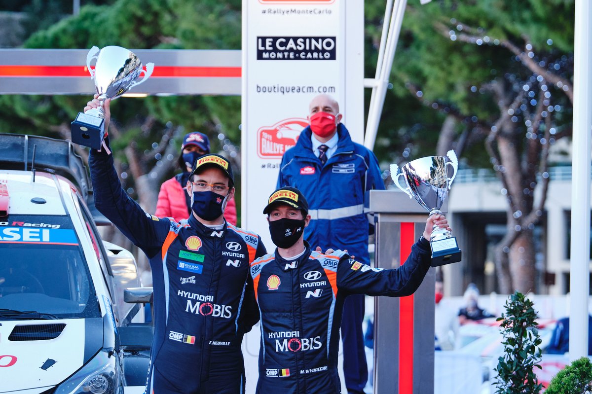 Thierry Neuville, Martijn Wydaeghe, Hyundai Motorsport Hyundai i20 Coupe WRC sur le podium