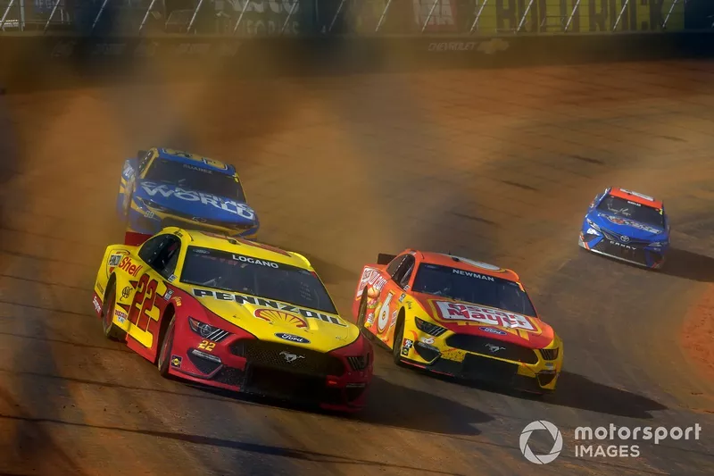 Joey Logano, Team Penske, Ford Mustang Shell Pennzoil and Ryan Newman, Roush Fenway Racing, Ford Mustang Oscar Mayer Cold Cuts