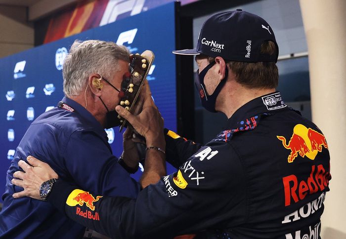 Ganador de la pole Max Verstappen, Red Bull Racing con David Coulthard