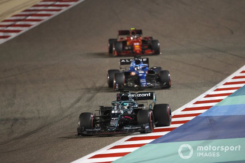Lance Stroll, Aston Martin AMR21 Fernando Alonso, Alpine A521 Carlos Sainz Jr., Ferrari SF21 