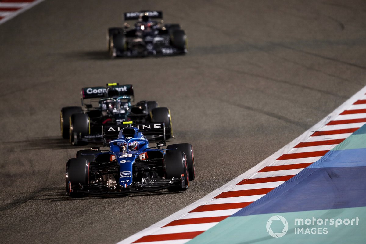 Esteban Ocon, Alpine A521, Sebastian Vettel, Aston Martin AMR21, Lance Stroll, Aston Martin AMR21
