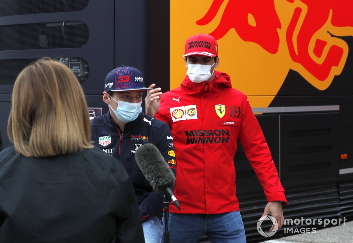 Max Verstappen, Red Bull Racing, Carlos Sainz Jr., Ferrari