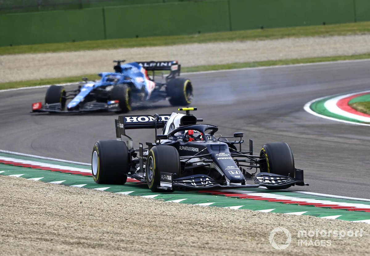 Pierre Gasly, AlphaTauri AT02, Fernando Alonso, Alpine A521