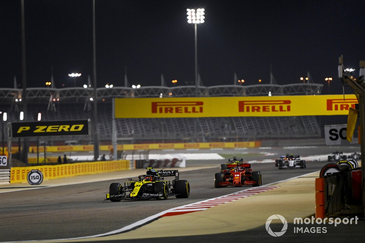 Esteban Ocon, Renault F1 Team R.S.20, Charles Leclerc, Ferrari SF1000