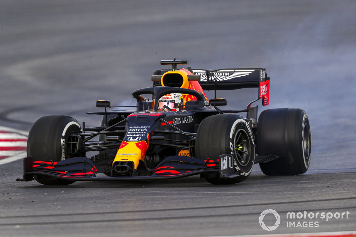 Max Verstappen, Red Bull Racing RB16, spin atıyor